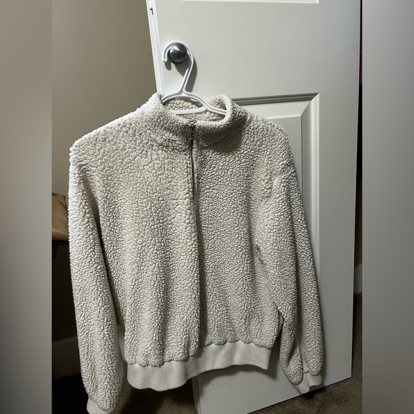 Fuzzy white quarter zip Urban Weekend Edition - Picture 1 of 4